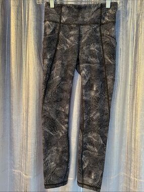Lululemon Time To Sweat Crop 23"
Velocity Mesh Island Mist Black
SIZE 4